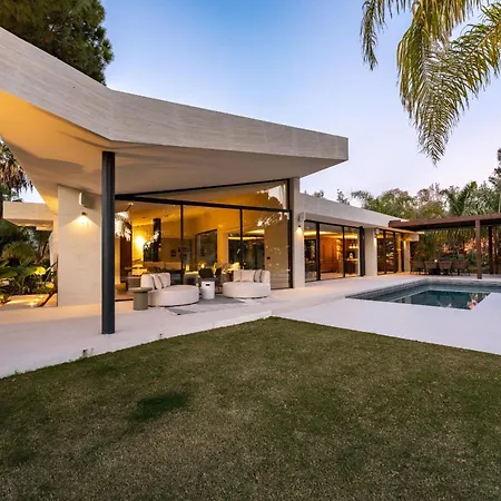 Villa Lotus *